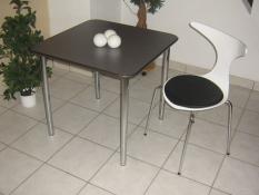 stuhl_stuehle_vierfu�stuhl_vierfu�stuehle_chrom_gestell_alle_farben_wei�_mit_schwarzem_sitzpolster_1.jpg