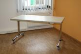 tisch_klapptisch_140_x_70_cm_grau_auf_rollen_7.jpg