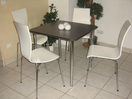 vierer_gruppe_wei�_stuhl_stuehle_vierfu�stuhl_vierfu�stuehle_chrom_gestell_alle_farben_3.jpg