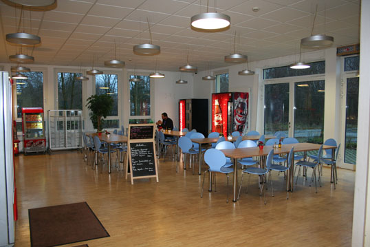 kantine-blau-2.jpg