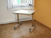 tisch_klapptisch_80_x_70_cm_grau_auf_rollen_4.jpg